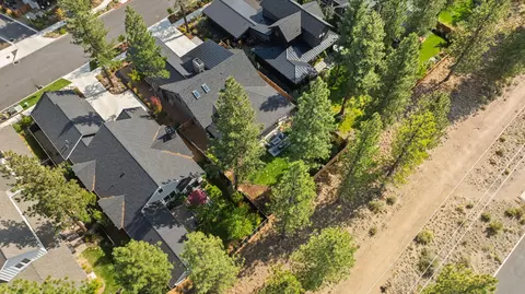 View/Area - 1185 NW Singleton Pl, Bend, OR 97703 photo 9 of 13