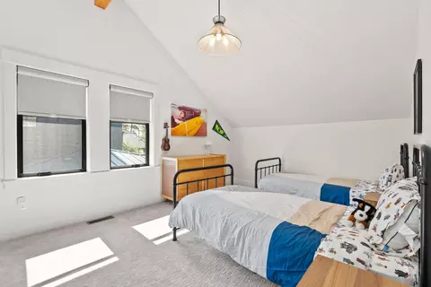 Bedroom - 1185 NW Singleton Pl, Bend, OR 97703 photo 3 of 6