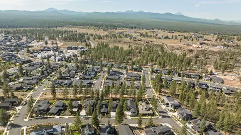 View/Area - 1185 NW Singleton Pl, Bend, OR 97703 photo 2 of 13