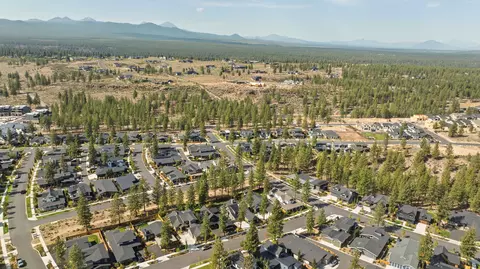 View/Area - 1185 NW Singleton Pl, Bend, OR 97703 photo 3 of 13