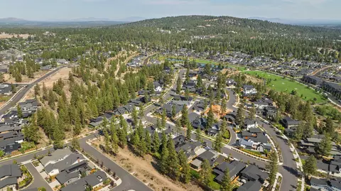 View/Area - 1185 NW Singleton Pl, Bend, OR 97703 photo 5 of 13