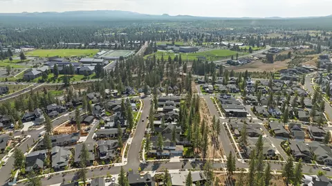 View/Area - 1185 NW Singleton Pl, Bend, OR 97703 photo 8 of 13