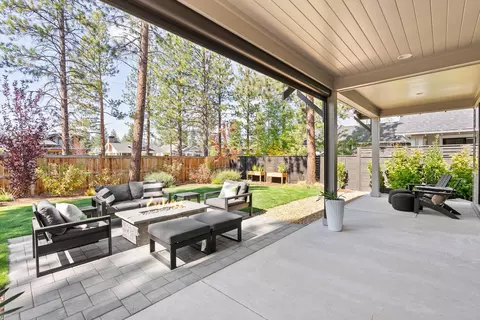 Exterior - 1185 NW Singleton Pl, Bend, OR 97703 photo 6 of 17