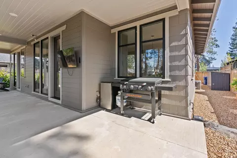 Exterior - 1185 NW Singleton Pl, Bend, OR 97703 photo 11 of 17