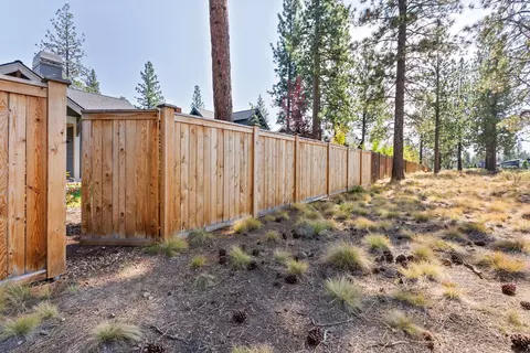 Exterior - 1185 NW Singleton Pl, Bend, OR 97703 photo 15 of 17