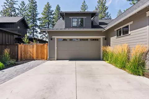 Exterior - 1185 NW Singleton Pl, Bend, OR 97703 photo 2 of 17