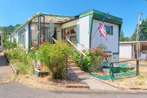7001 Rogue River Hwy #SPC 30, Grants Pass, OR 97527