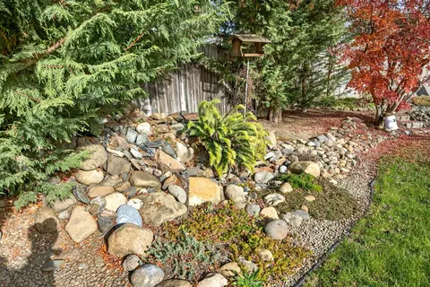 Exterior - 577 C St, Phoenix, OR 97535 photo 13 of 14