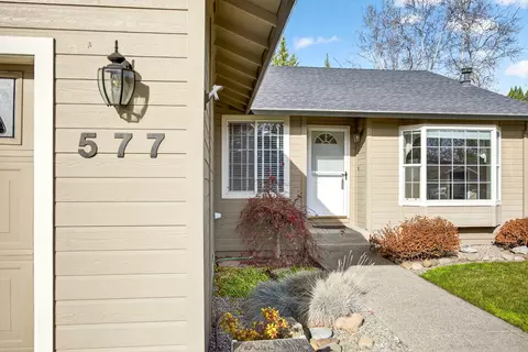 Exterior - 577 C St, Phoenix, OR 97535 photo 6 of 14