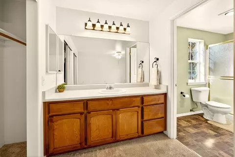 Bath - 577 C St, Phoenix, OR 97535 photo 2 of 3