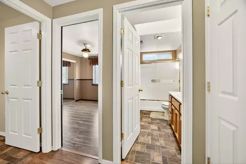Entry Way - 577 C St, Phoenix, OR 97535 photo 1 of 1