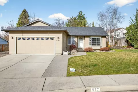 Exterior - 577 C St, Phoenix, OR 97535 photo 7 of 14