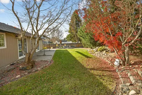 Exterior - 577 C St, Phoenix, OR 97535 photo 5 of 14