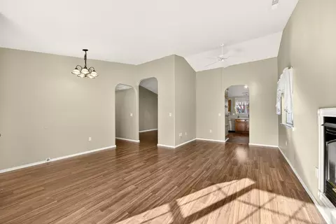 Living - 577 C St, Phoenix, OR 97535 photo 4 of 8