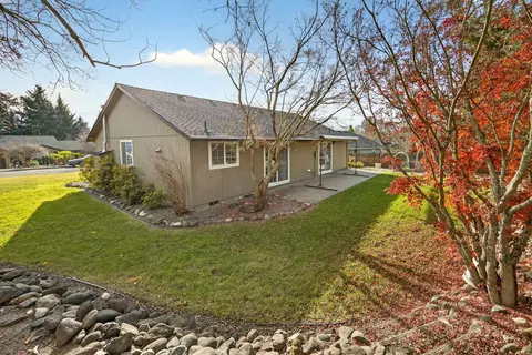 Exterior - 577 C St, Phoenix, OR 97535 photo 4 of 14