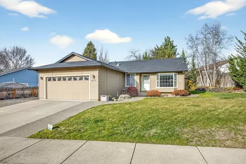 Exterior - 577 C St, Phoenix, OR 97535 photo 8 of 14