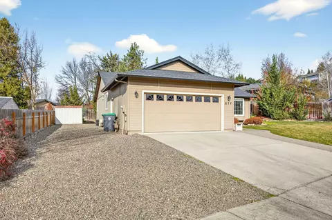 Exterior - 577 C St, Phoenix, OR 97535 photo 3 of 14