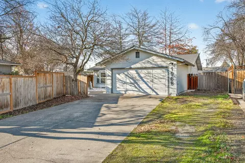 1968 Hutchins Cir, Medford, OR 97504