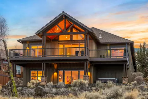 360 Vista Rim Dr, Redmond, OR 97756
