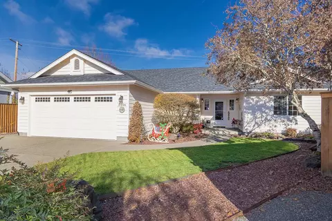 2206 Egret Ct, Grants Pass, OR 97526
