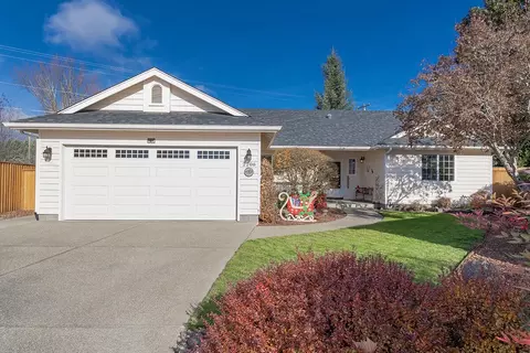 2206 Egret Ct, Grants Pass, OR 97526