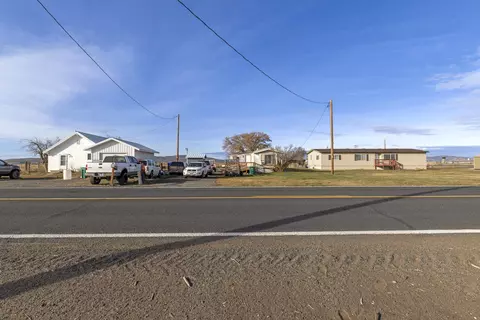 8306 Homedale Rd, Klamath Falls, OR 97603
