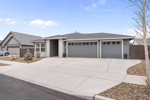 4327 SW Badger Creek Dr, Redmond, OR 97756