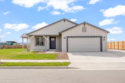1050 NW Fairway Rd #153, Madras, OR 97741