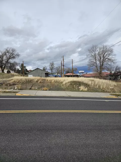 2200 NW Poplar St, Madras, OR 97741