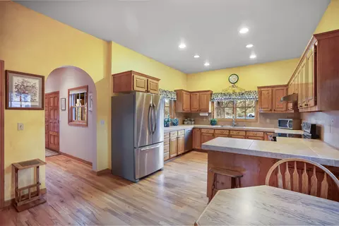 Kitchen - 64742 Sylvan Loop, Bend, OR 97701 photo 3 of 5