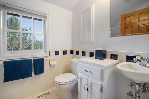 Bath - 64742 Sylvan Loop, Bend, OR 97701 photo 3 of 5