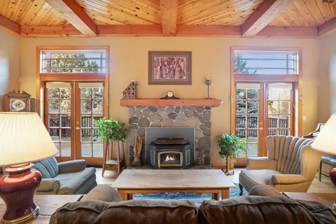 Living - 64742 Sylvan Loop, Bend, OR 97701 photo 2 of 4