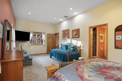 Bedroom - 64742 Sylvan Loop, Bend, OR 97701 photo 2 of 9