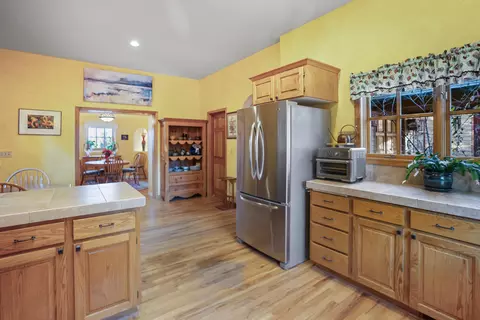 Kitchen - 64742 Sylvan Loop, Bend, OR 97701 photo 4 of 5