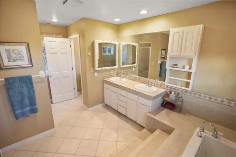 Bath - 64742 Sylvan Loop, Bend, OR 97701 photo 5 of 5