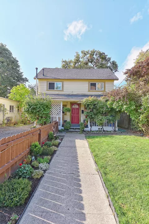 575 SW Sw G St, Grants Pass, OR 97526