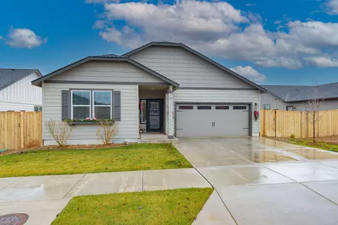 3812 SW Pumice Pl, Redmond, OR 97756