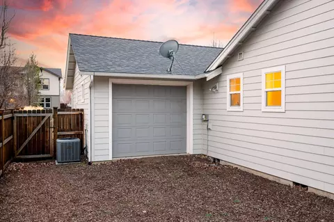 20382 Penhollow Ln, Bend, OR 97702 photo 32