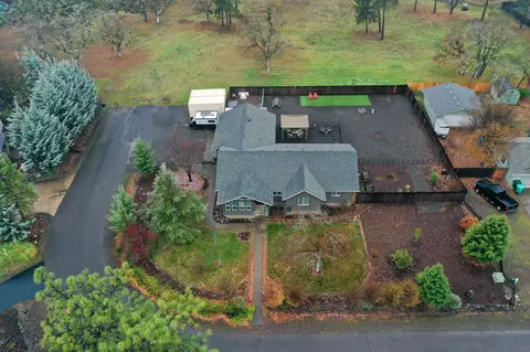 1027 Chevney Way, Shady Cove, OR 97539