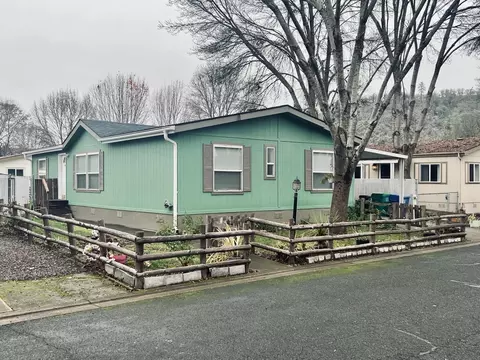 633 E Archwood Dr UNIT 46, Eagle Point, OR 97524