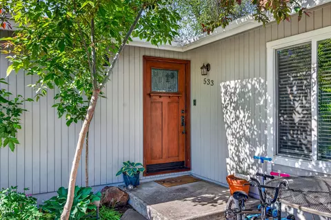 533 NW 7th St, Redmond, OR 97756