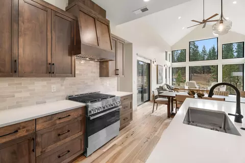 Kitchen - 18257 Forestbrook Lp #24, Bend, OR 97707 photo 2 of 5