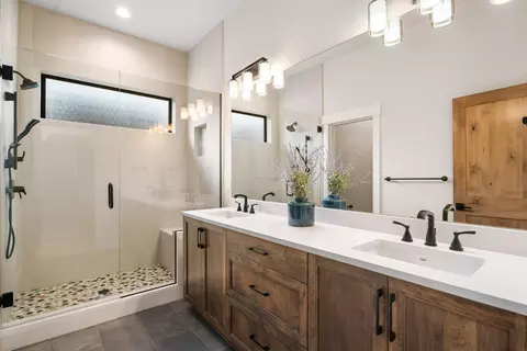 Bath - 18257 Forestbrook Lp #24, Bend, OR 97707 photo 2 of 3