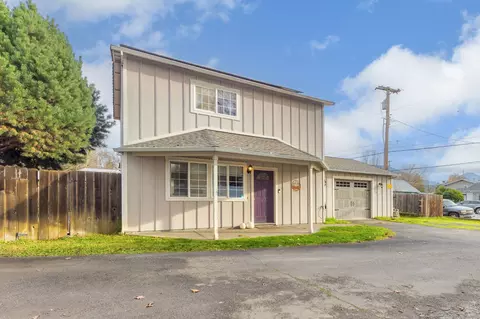 1110 SW Bridge St, Grants Pass, OR 97526
