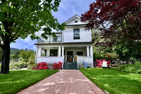 451 N Main St, Ashland, OR 97520