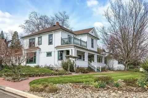 451 N Main St, Ashland, OR 97520