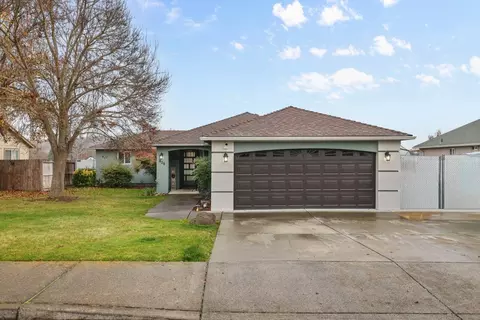 438 Westminster Dr, Eagle Point, OR 97524