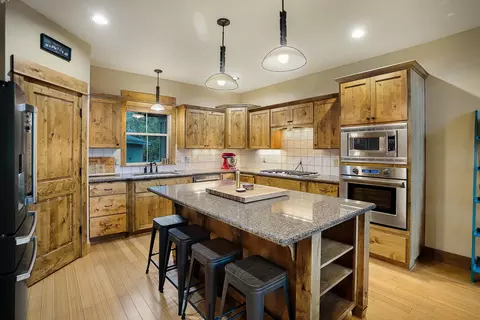 61363 Wild Rapids Dr, Bend, OR 97702 photo 13