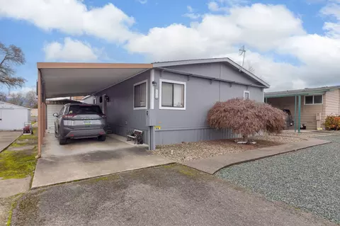 109 Waverly Dr, Grants Pass, OR 97526