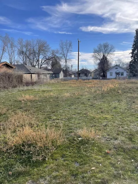 vine avenue, Klamath Falls, OR 97601